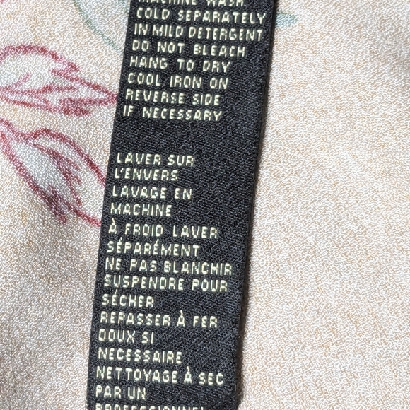 DG2 Beige and Red Floral 3/4 Long Sleeve SIZE M/Grande - Picture 13 of 16